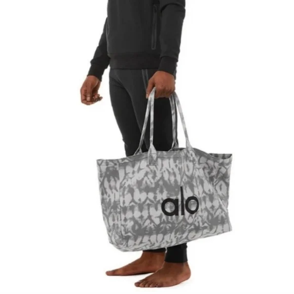 ALO Yoga Shopper Tote - Picture 2 of 8